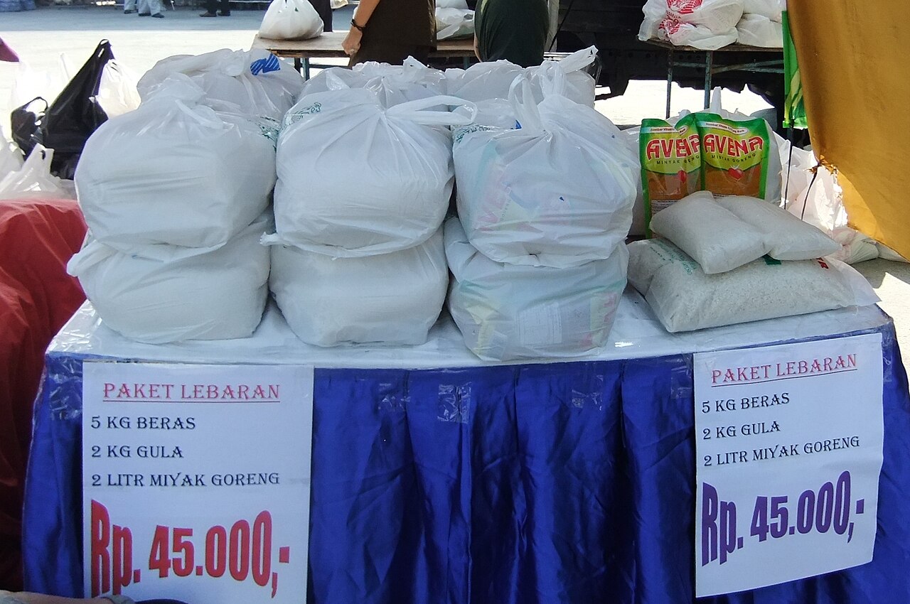 Penyaluran bansos pegantenan